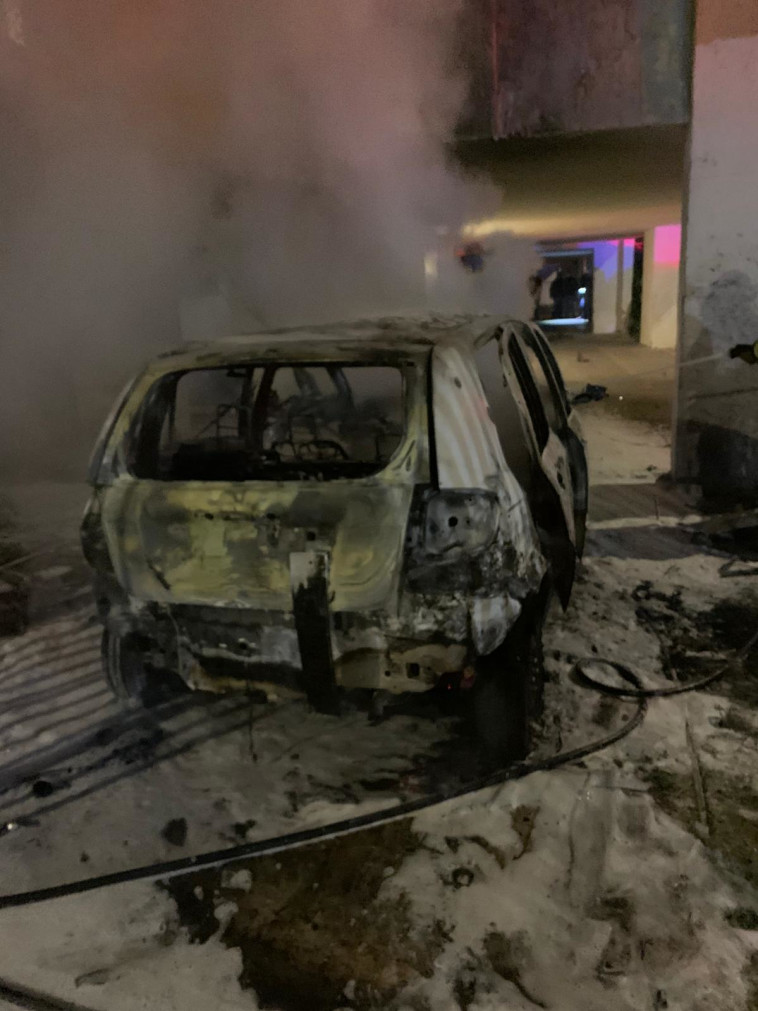 הרכב בלוד עולה באש