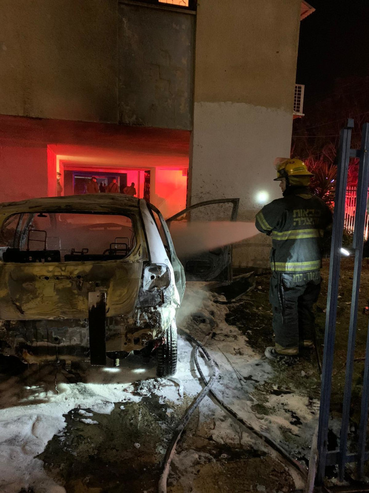 הרכב בלוד עולה באש