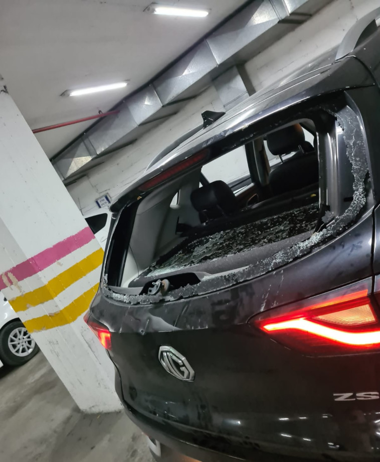 Crowds violated public order in Bnei Brak and threw stones at a police car (Photo: Police Spokeswoman)