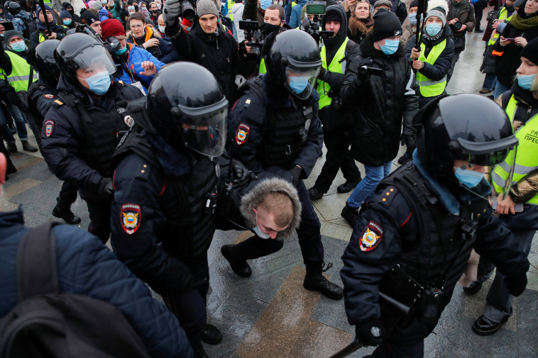 Arrest of protesters in Russia (Photo: Reuters)