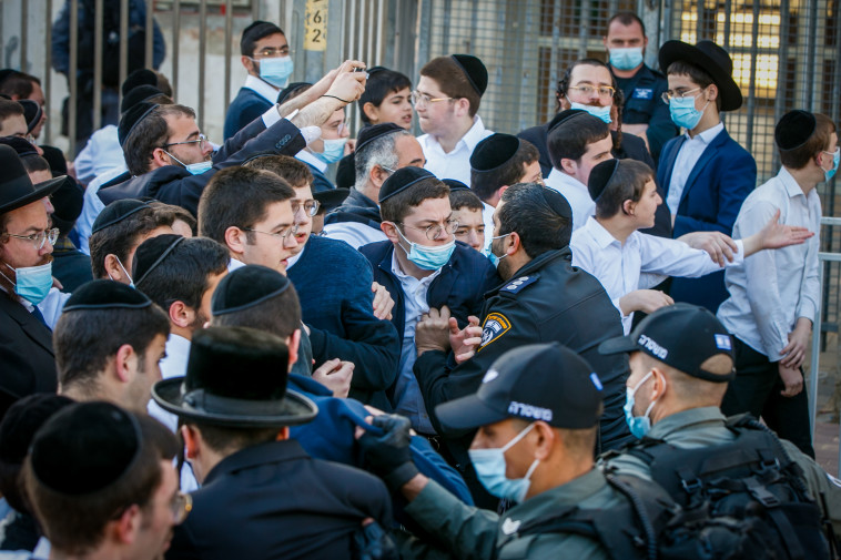 עימותים בין שוטרים לחרדים באשדוד