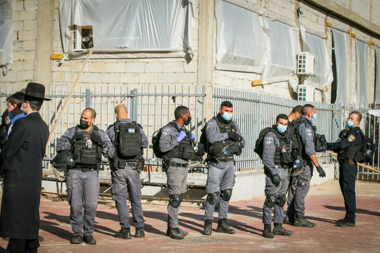כוחות המשטרה באשדוד (צילום: פלאש 90)