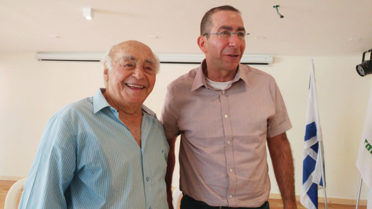 יצחק בלפר ז''ל עם בנו חיים