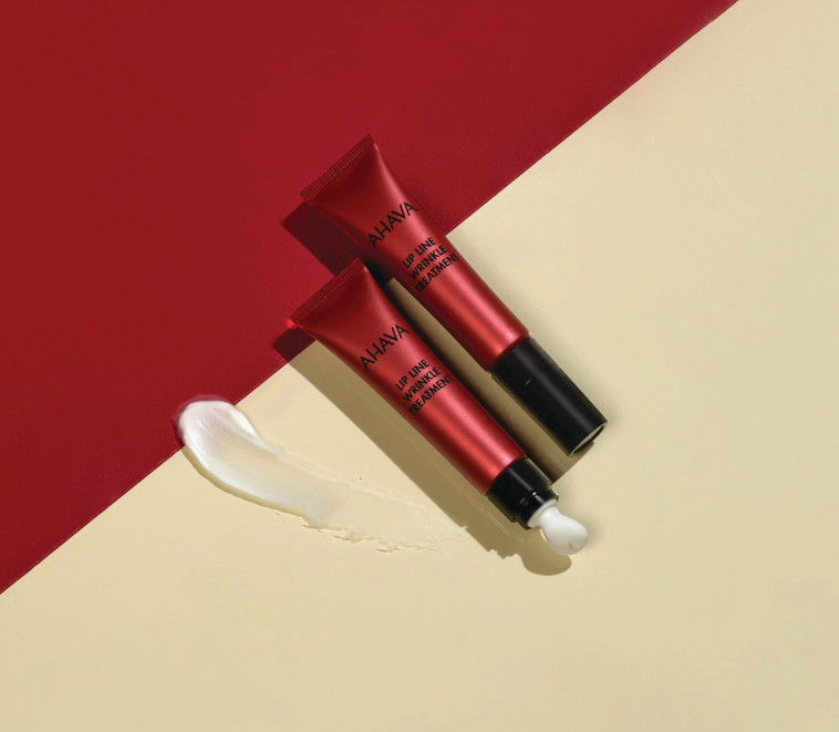 סדרת Apple Of Sodom של AHAVA נועדה להחלקת קמטים והוספת נפח