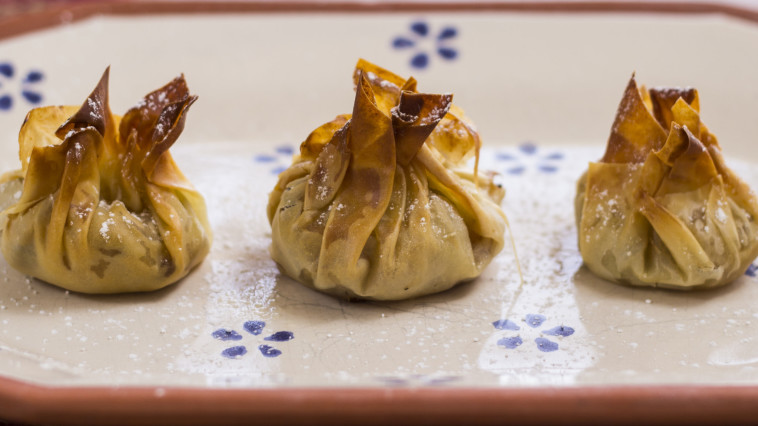 מאפה פילו ממולא בתפוחים