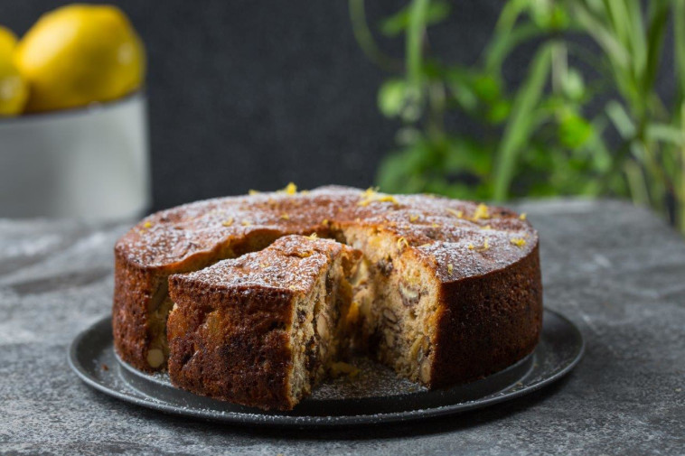 עוגה בחושה עם המון פירות יבשים של פרימור