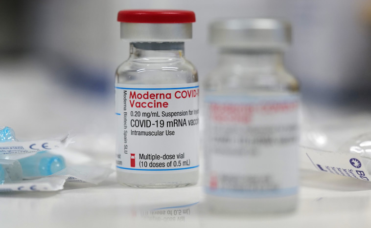 החיסון של מודרנה לקורונה (צילום: REUTERS/Kai Pfaffenbach)