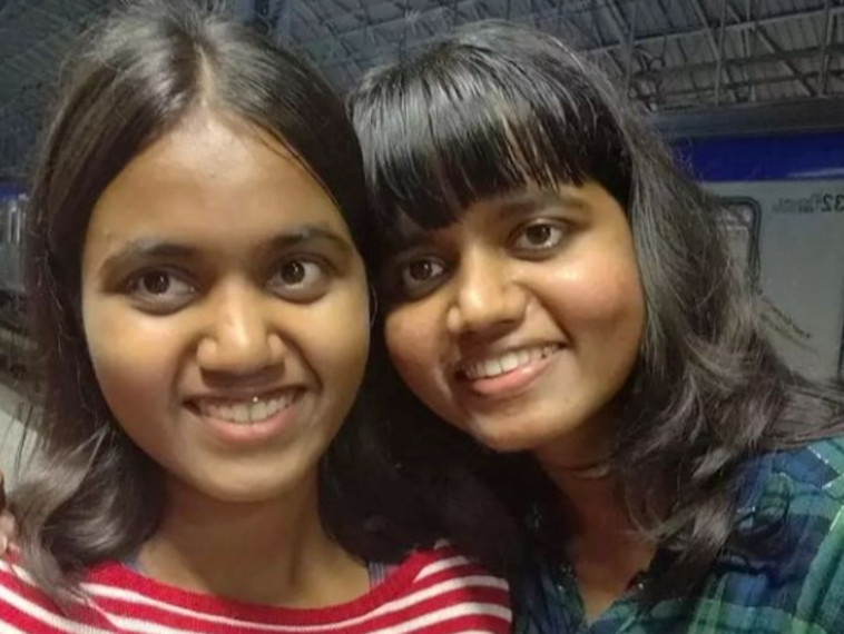 ימין - אלכיה, שמאל -סאי 