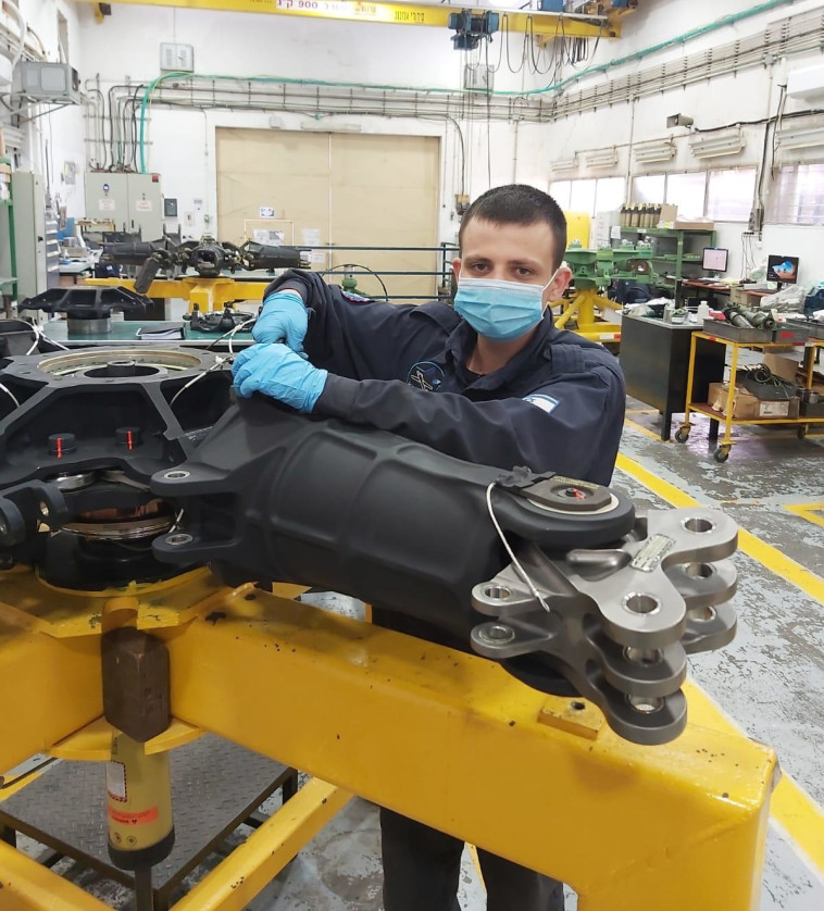 ניקולא אושקוב ממלא את תפקידו במסירות