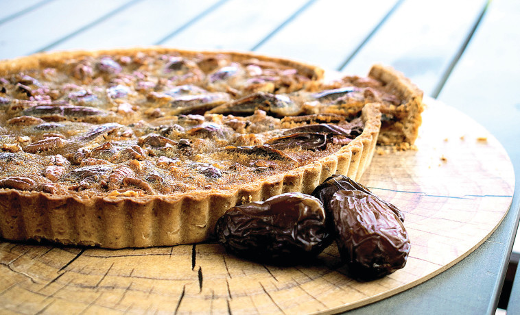 פאי תמרים אגוזים ושוקולד של חגית שחם מהערבה התיכונה