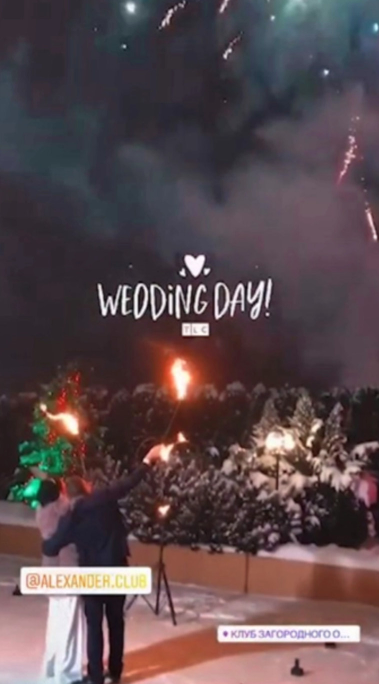 החתן והכלה נרגשים ביום חתונתם 