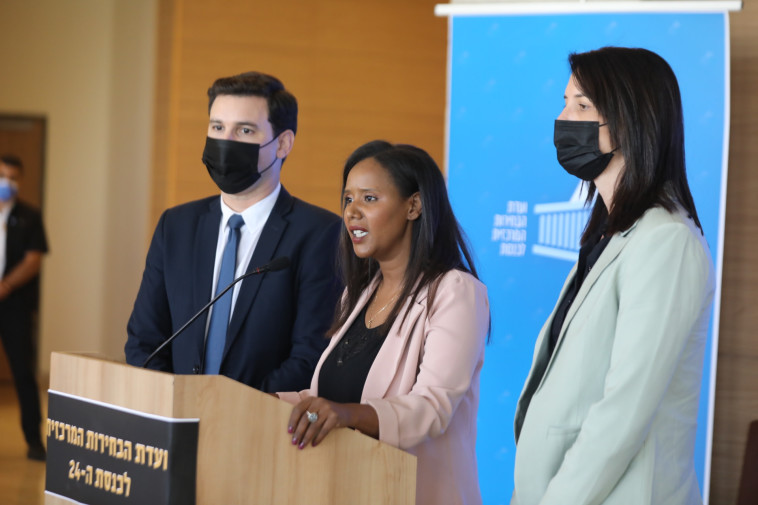 Blue and white representatives when submitting the list for the Knesset elections (Photo: GPO)