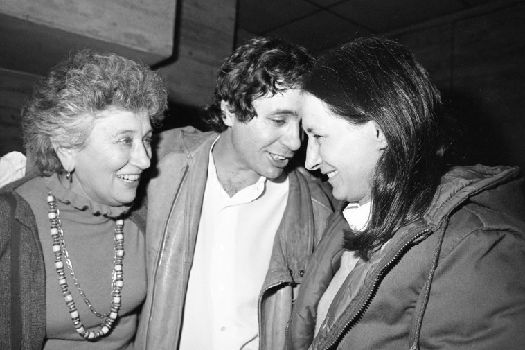 רות דיין (משמאל) יהונתן גפן, יעל דיין