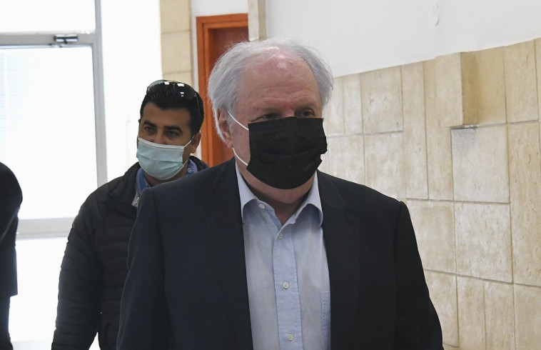 שאול אלוביץ' מגיע לבית המשפט