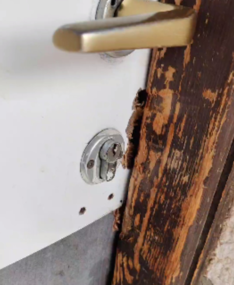 The door of the house that was broken into (Photo: Liri Lavie)