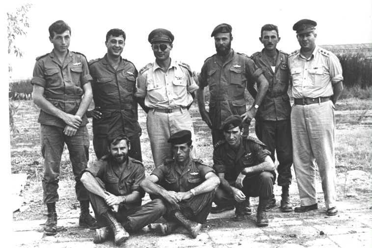 אריאל שרון, משה דיין, רפאל איתן וחברים ביחידה 101