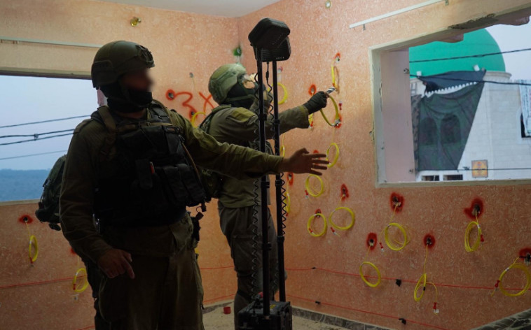 כוחות צה''ל בבית המחבל שרצח את אסתר הורגן ז''ל