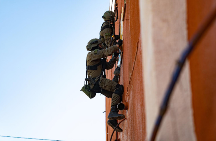 פעילות כוחות צה''ל בבית המחבל בכפר טורה