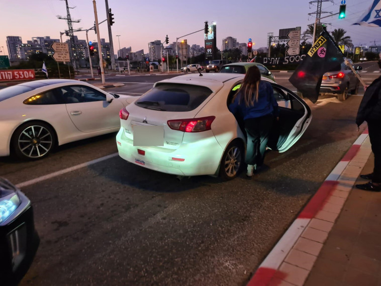 A young woman threatened gunmen in Kiryat Ono with a gun (Photo: Black Flags Spokeswoman)