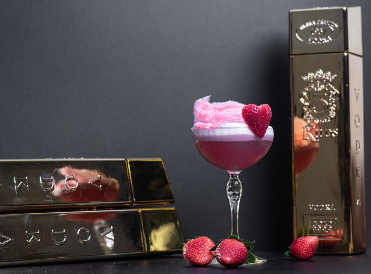 קוקטייל סטרוברי בלונד 