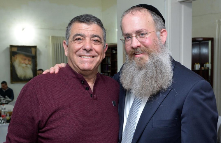 הרב שמואל ביסטריצקי (מימין) ויעקב דוד ז''ל (צילום: פייסבוק בית חב''ד סביון)