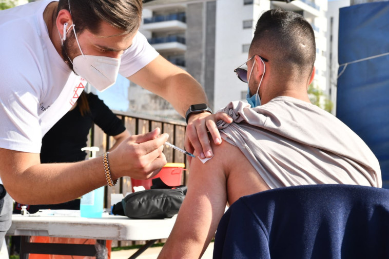 MDA's Mobile Vaccine Operation, in Afula (Photo: Afula Municipality Spokeswoman)