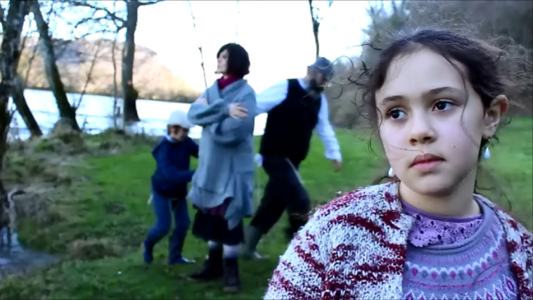 מיקי בהגן ומשפחתו בסרט ''היער''