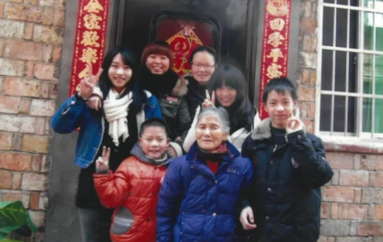 טאנג וששת ילדיה המאומצים (ג'אנג מימין)