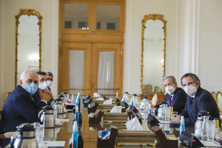 Muhammad Zarif and Rafael Grossi in Tehran (Photo: Reuters)