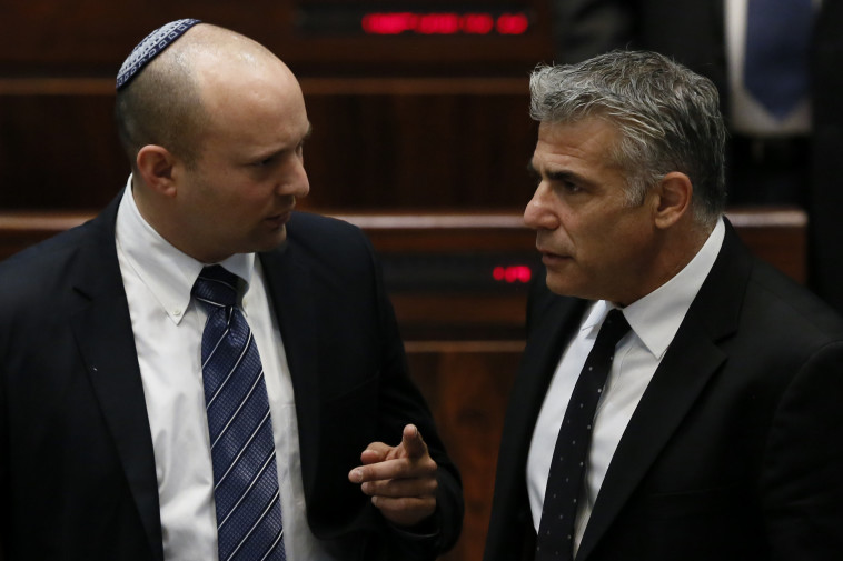 Yair Lapid, Naftali Bennett (Photo: Miriam Elster, Flash 90)