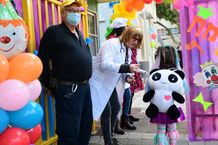 Purim celebrations at a school in Tel Aviv (Photo: Avshalom Shashoni)