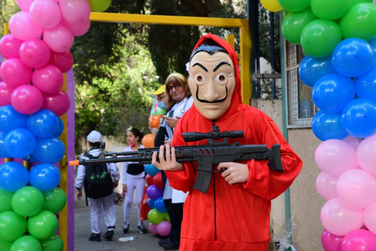 חגיגות פורים בבית ספר בתל אביב (צילום: אבשלום ששוני)