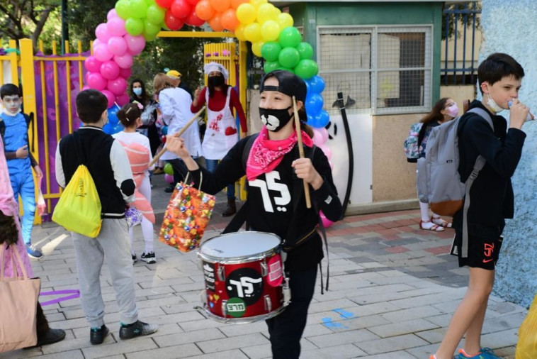 Purim celebrations at a school in Tel Aviv (Photo: Avshalom Shashoni)