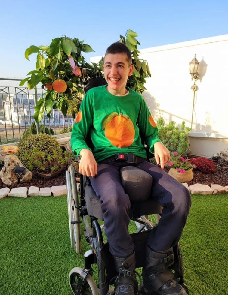 גיא אלהרל, חבר עמותת איל''ן, התחפש השנה לתפוז