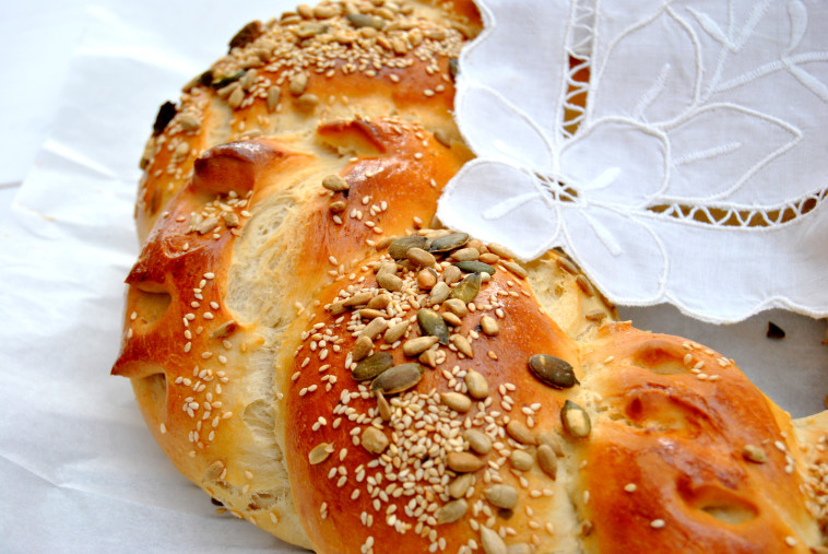 חלת שבת עם פיצוחים