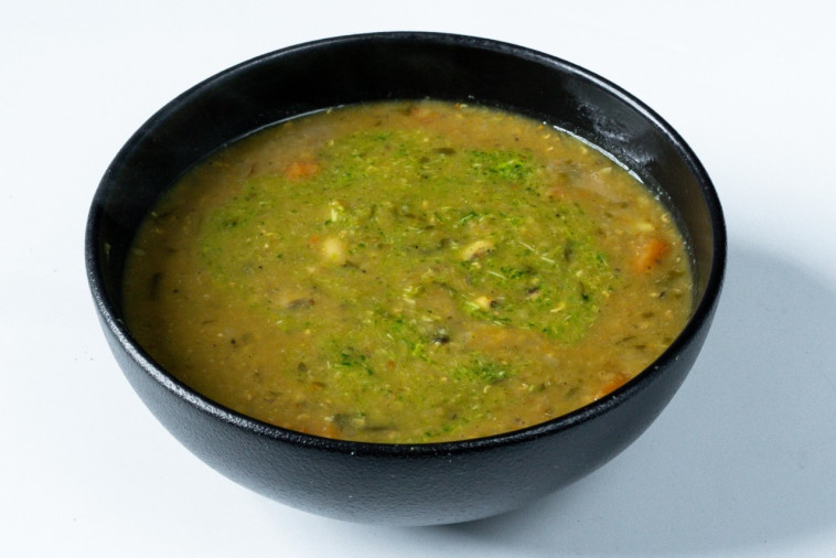 מרק לוביה וירקות של אנסטסיה