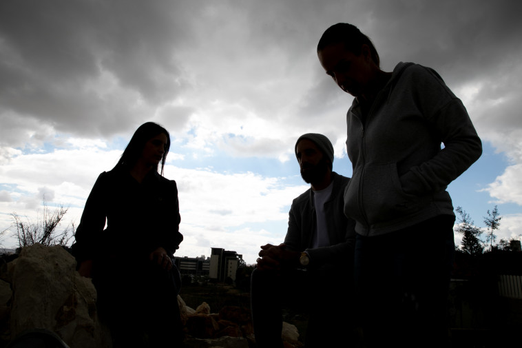 ארבעת האחים שמספרים על היום בו אביהם רצח את אמם