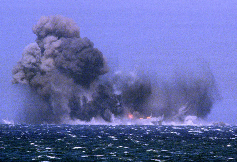 פיצוץ ספינה, ארכיון (צילום: רויטרס)