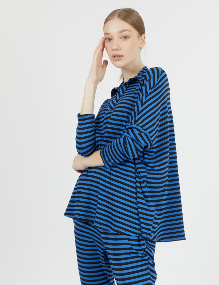 חולצת פסים של המותג טוטון Two Tone עכשיו ב 224 שקל מכנס פסים עכשיו ב 250 שקל 