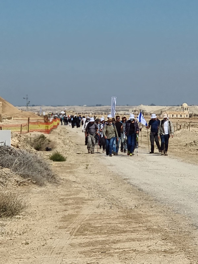 A walk along the monastery axis at the baptismal site (Photo: Saar Kfir, Nature and Parks Authority)