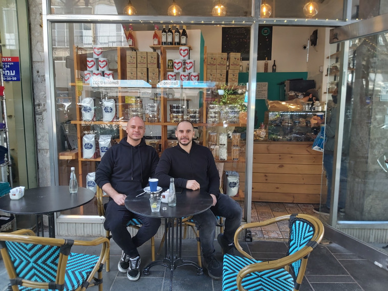 ויטלי ואיגור בקפה המעגל 