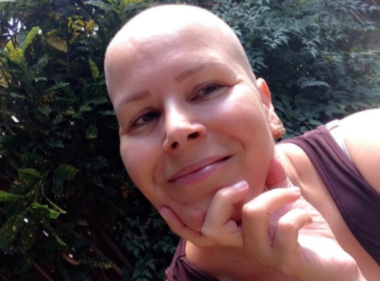 ויוי קנוביץ' כאשר חלתה בסרטן