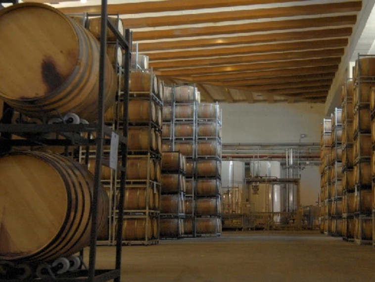 יקב ברקן - חדר החביות 