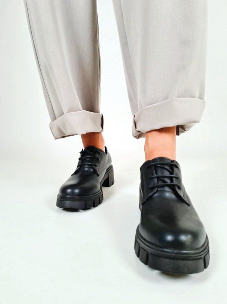 נעלי לאופר של BLACK & WHITE, 229 שקלים