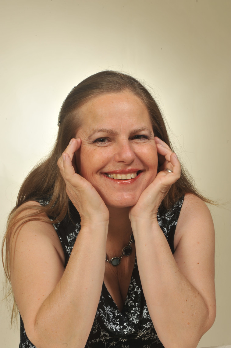 ד''ר רותם לוז, בתו של יחזקאל בראון