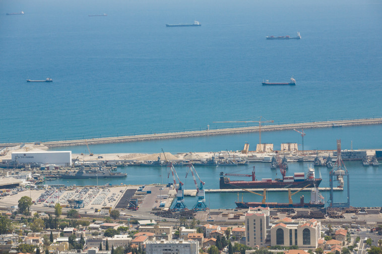נמל חיפה (צילום: מרים אלסטר, פלאש 90)