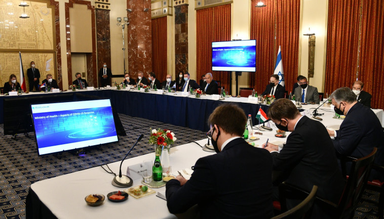 Benjamin Netanyahu, Andrei Babish and Victor Urban at a summit meeting in Jerusalem (Photo: Haim Tzach, GPO)