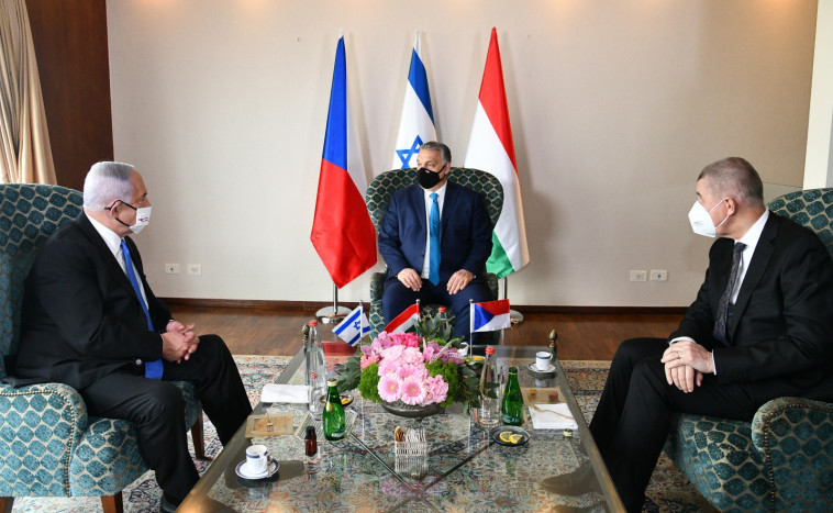 Andrei Babish, Victor Urban, Benjamin Netanyahu (Photo: Haim Tzach, GPO)