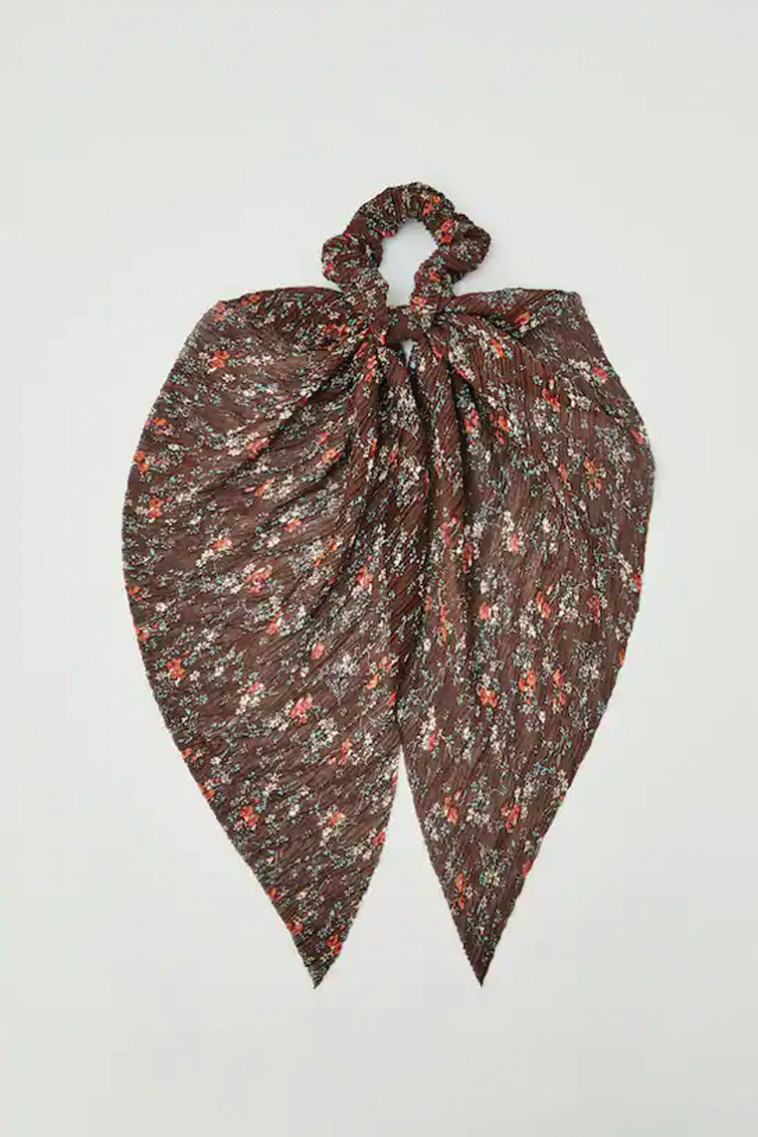 PULL AND BEAR גומיית שיער פליסה 15.9 שקלים