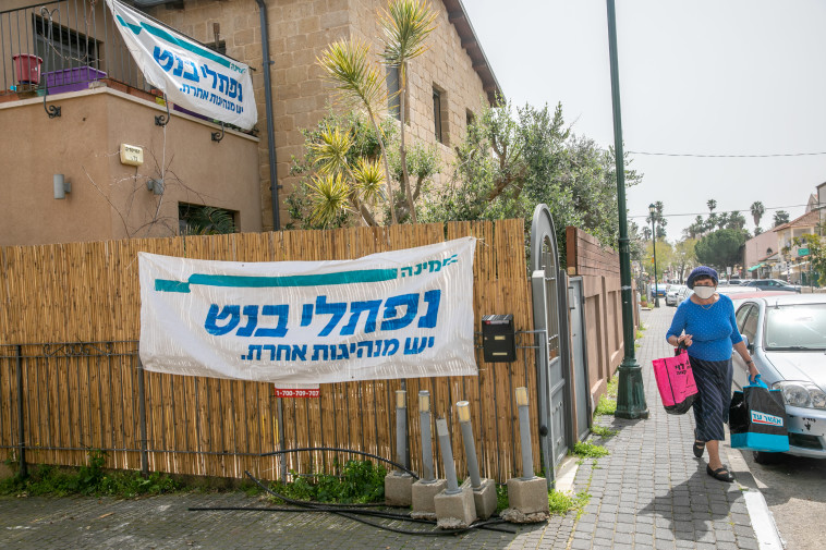 שלט בחירות של בנט בזכרון יעקב